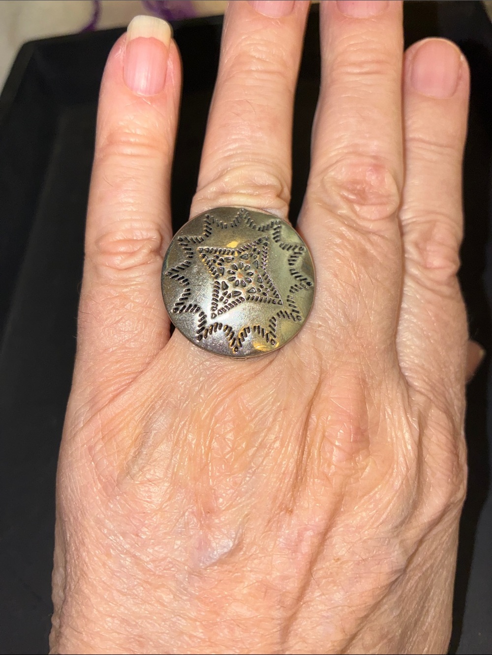 Antique-Style Brass Star Pattern Round Statement Ring